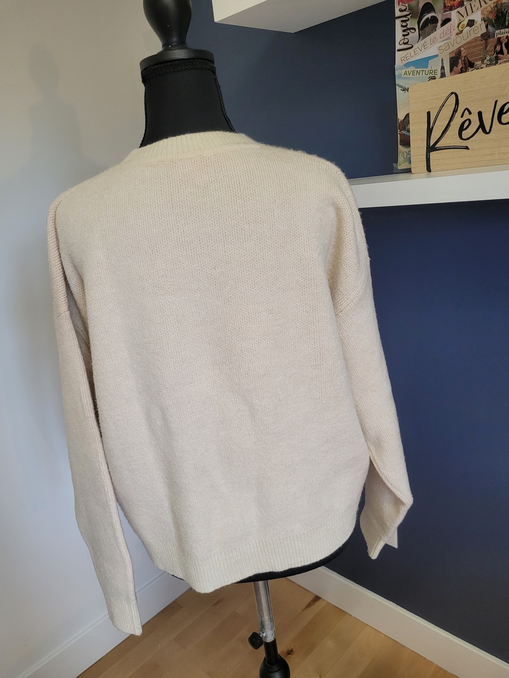 Simons (Twik) - Cream Crewneck Sweater with Pink Graphic - Picture 7 of 7